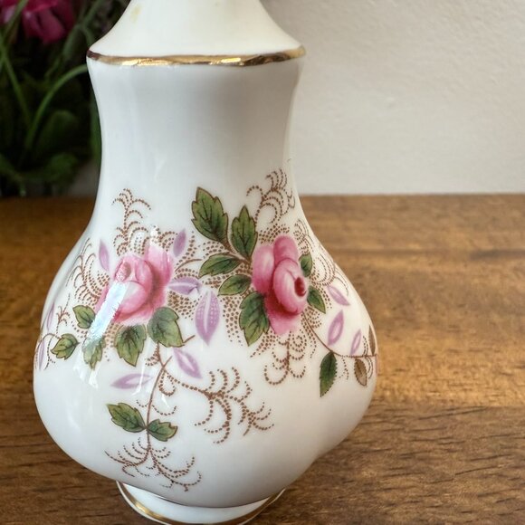 Royal Albert Lavender Rose Pepper Shaker Vintage Bone China Floral Gold Trim - Picture 5 of 6